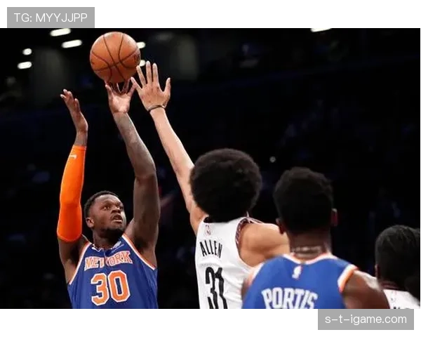 尼克斯兰德尔强势抢板引领球队反击