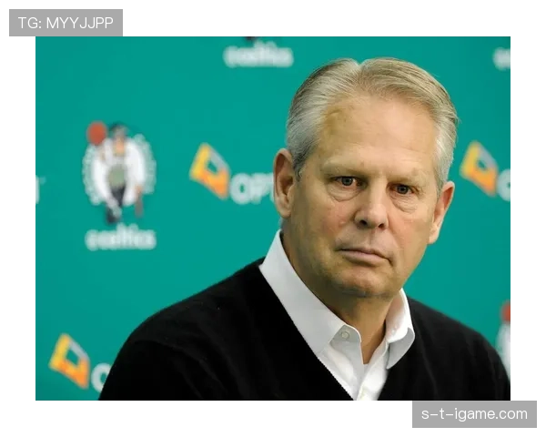 马尔蒂诺引领球队管理新风潮,持续提升球队文化凝聚力